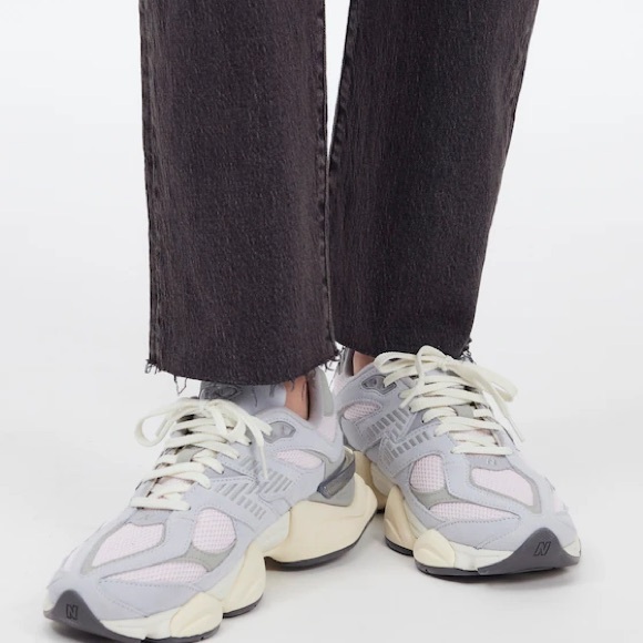 New Balance® Unisex 9060
Sneakers W Size 8.5 Pink
Granite Silver Metallic $150 - Picture 4 of 13